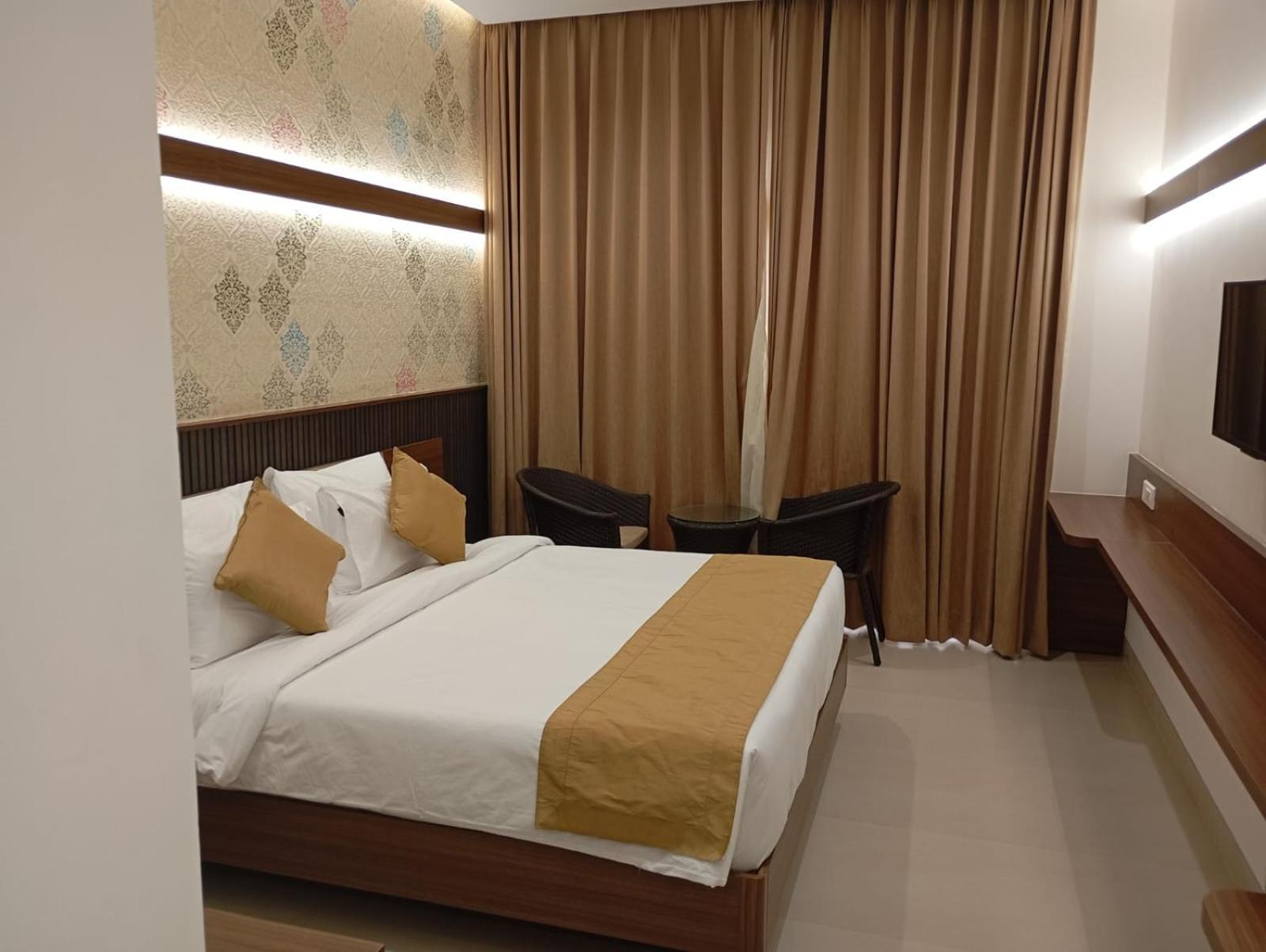 Highland Hotel Bangalore Exterior foto