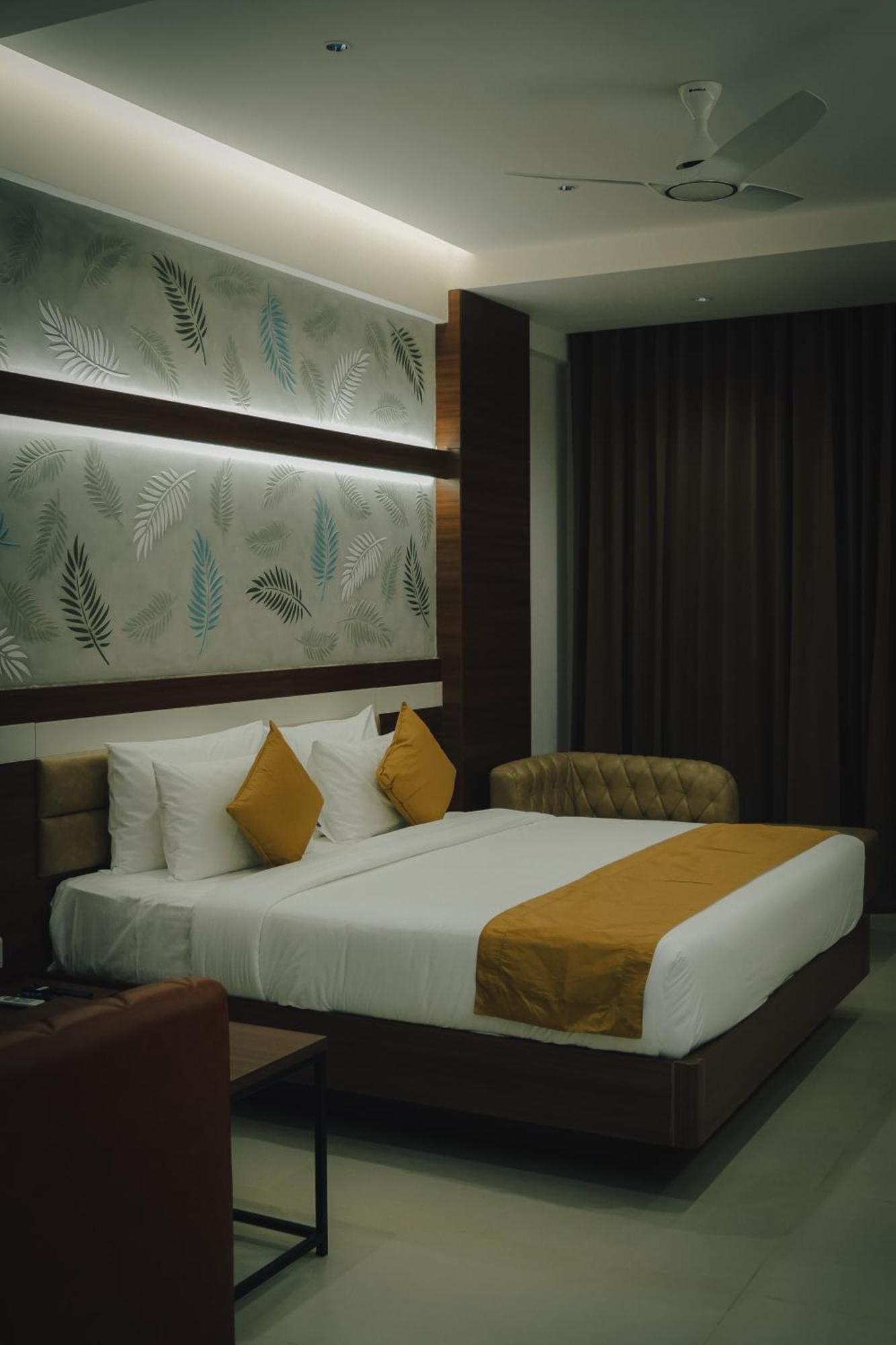 Highland Hotel Bangalore Exterior foto